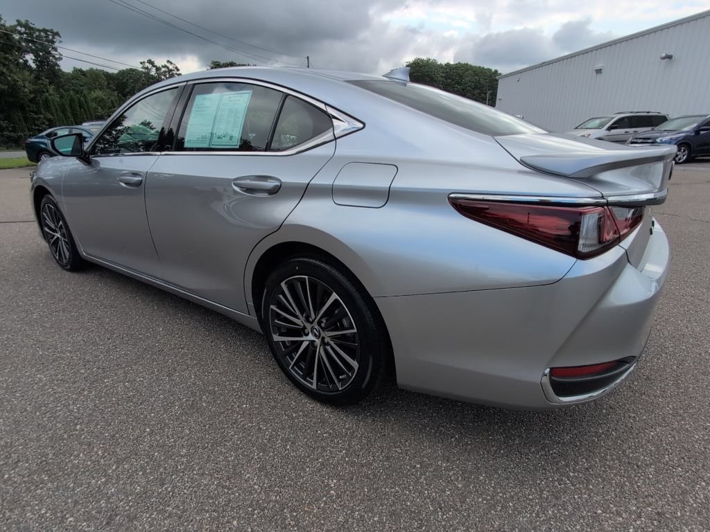 Used 2024 Lexus ES 300h w/ Premium Package FWD image 4