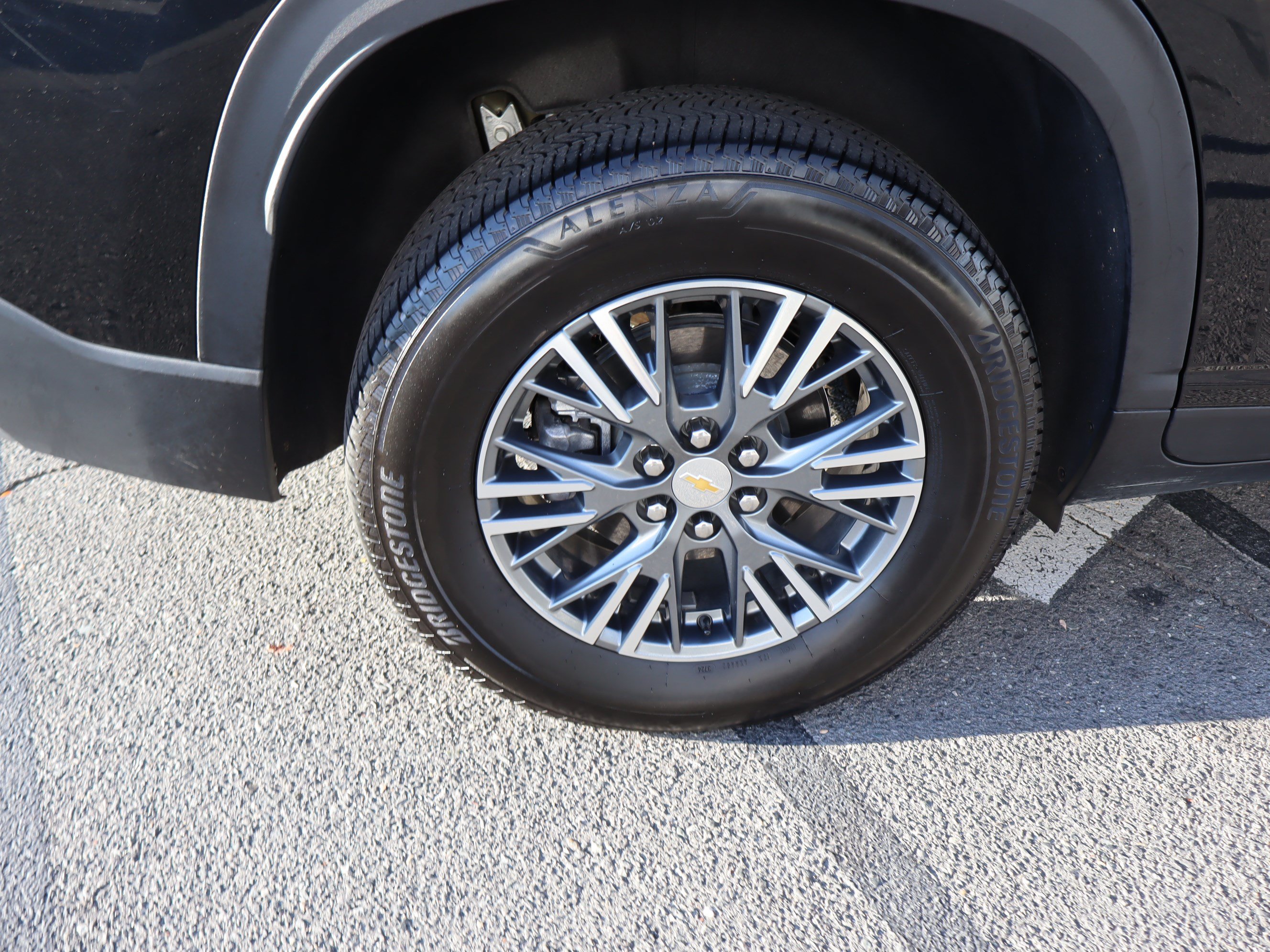 Used 2025 Chevrolet Traverse LT AWD/4WD image 40