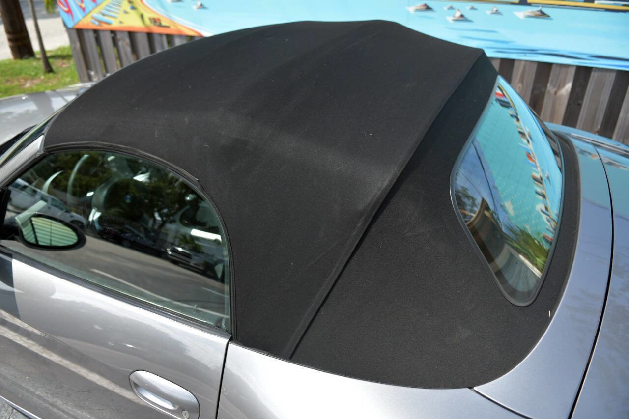 Used 2005 BMW Z4 2.5i image 10