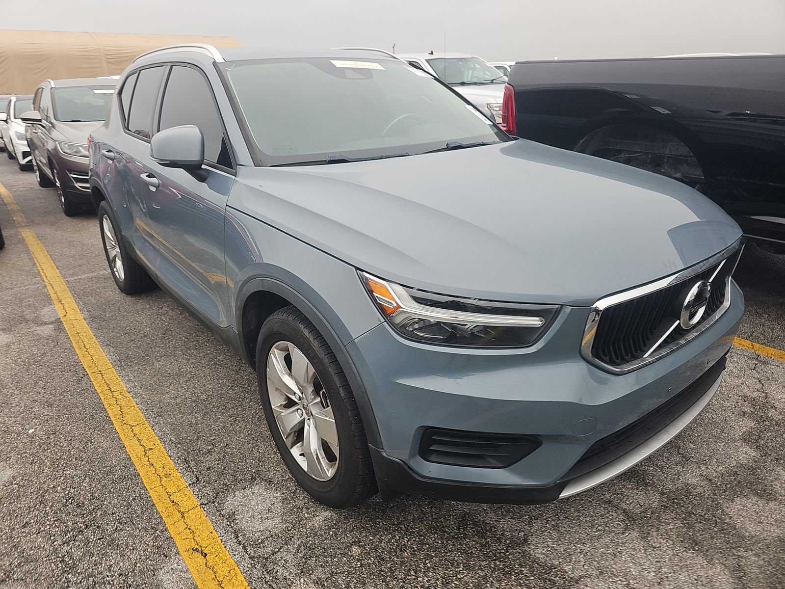 Used 2020 Volvo XC40 T5 Momentum image 4
