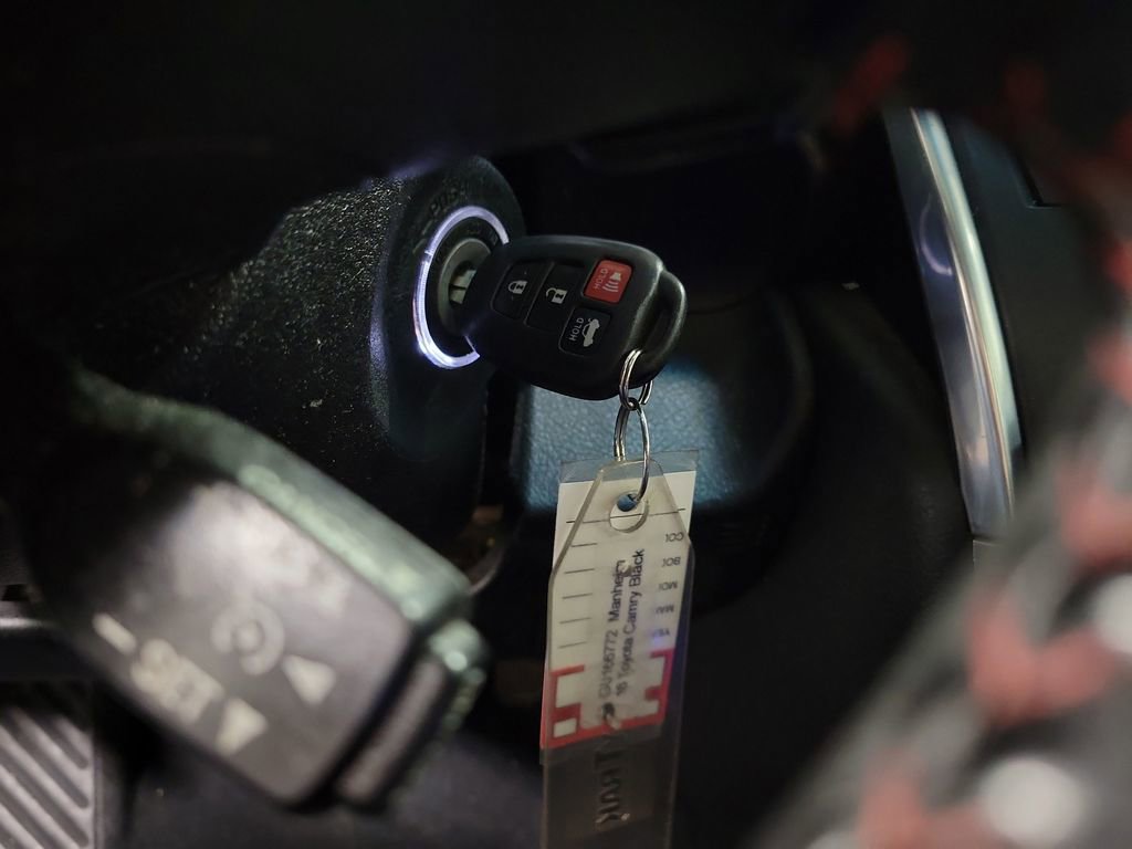 Used 2016 Toyota Camry XSE w/ Moonroof Package image 16