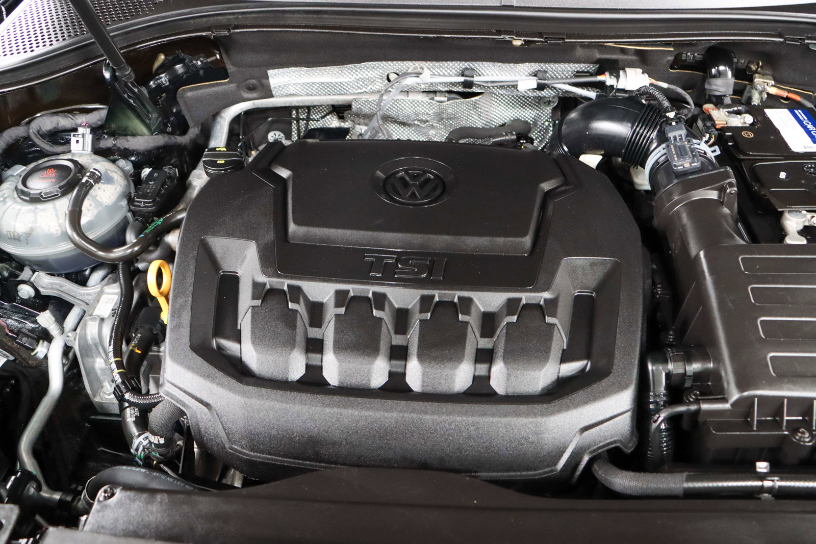 Used 2021 Volkswagen Tiguan SE R-Line image 31