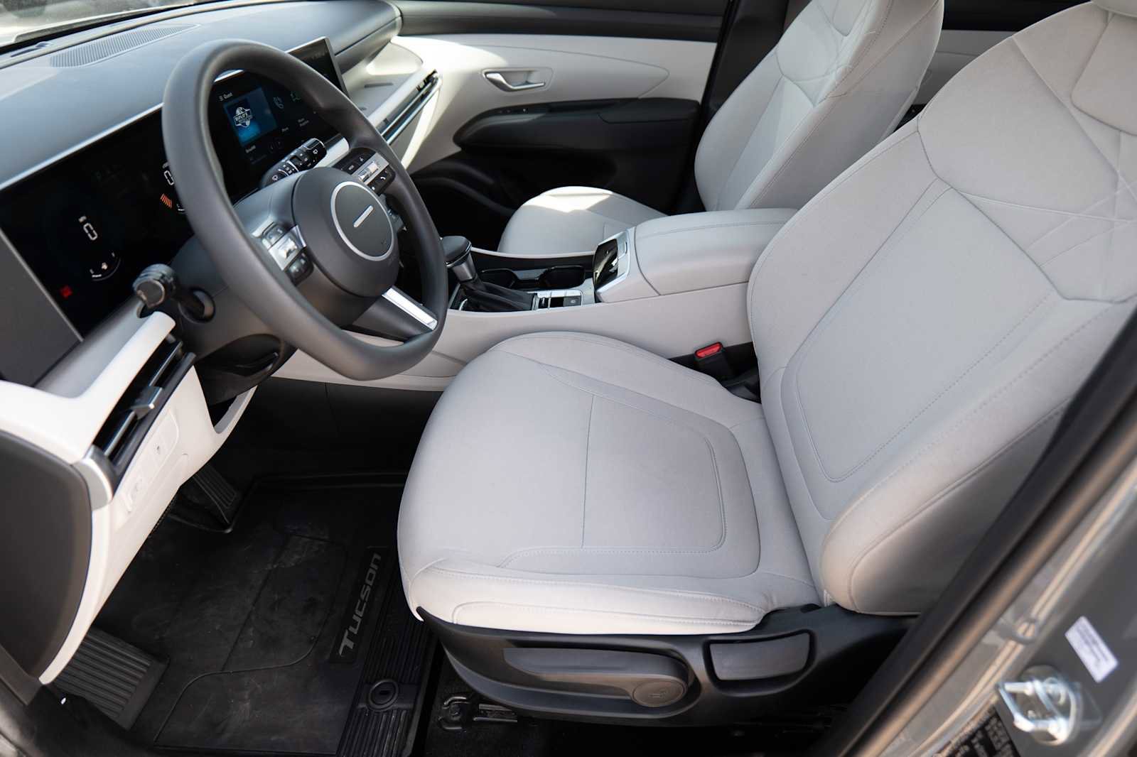Used 2025 Hyundai Tucson SE image 10