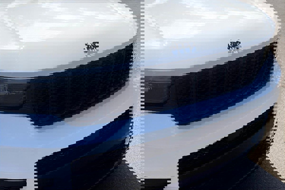 Used 2024 Jeep Grand Cherokee L Laredo image 27