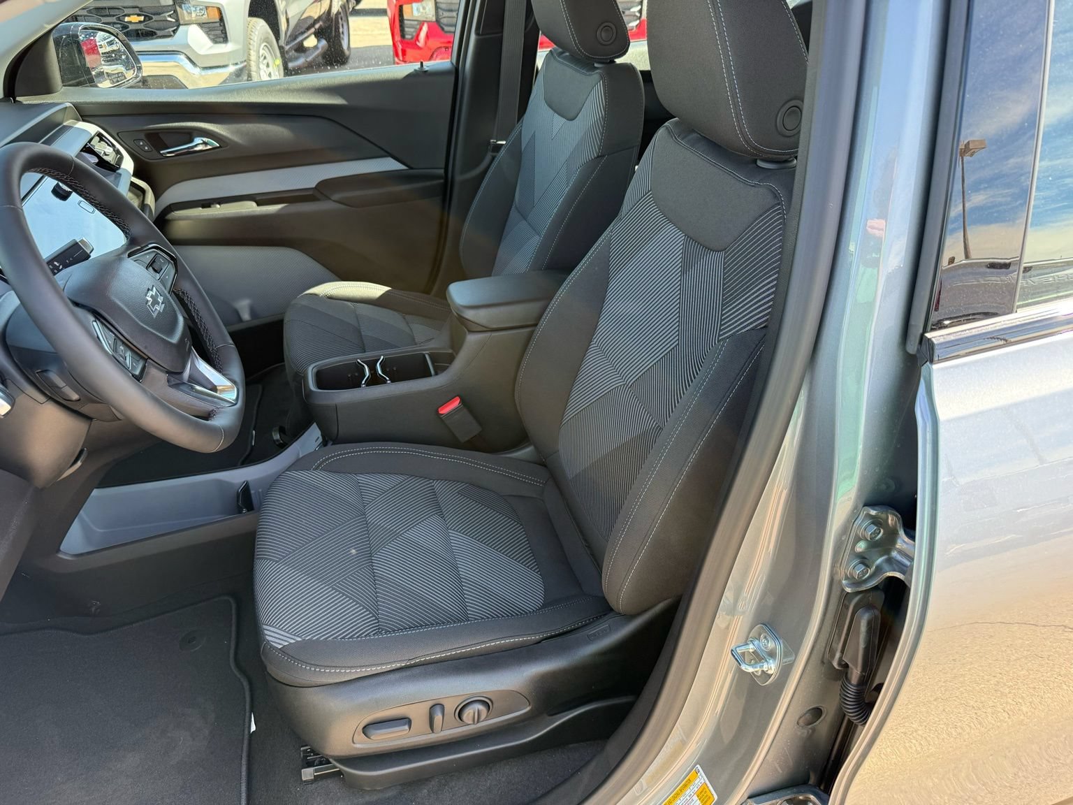 New 2027 Chevrolet Bolt LT w/ Comfort Package FWD image 30
