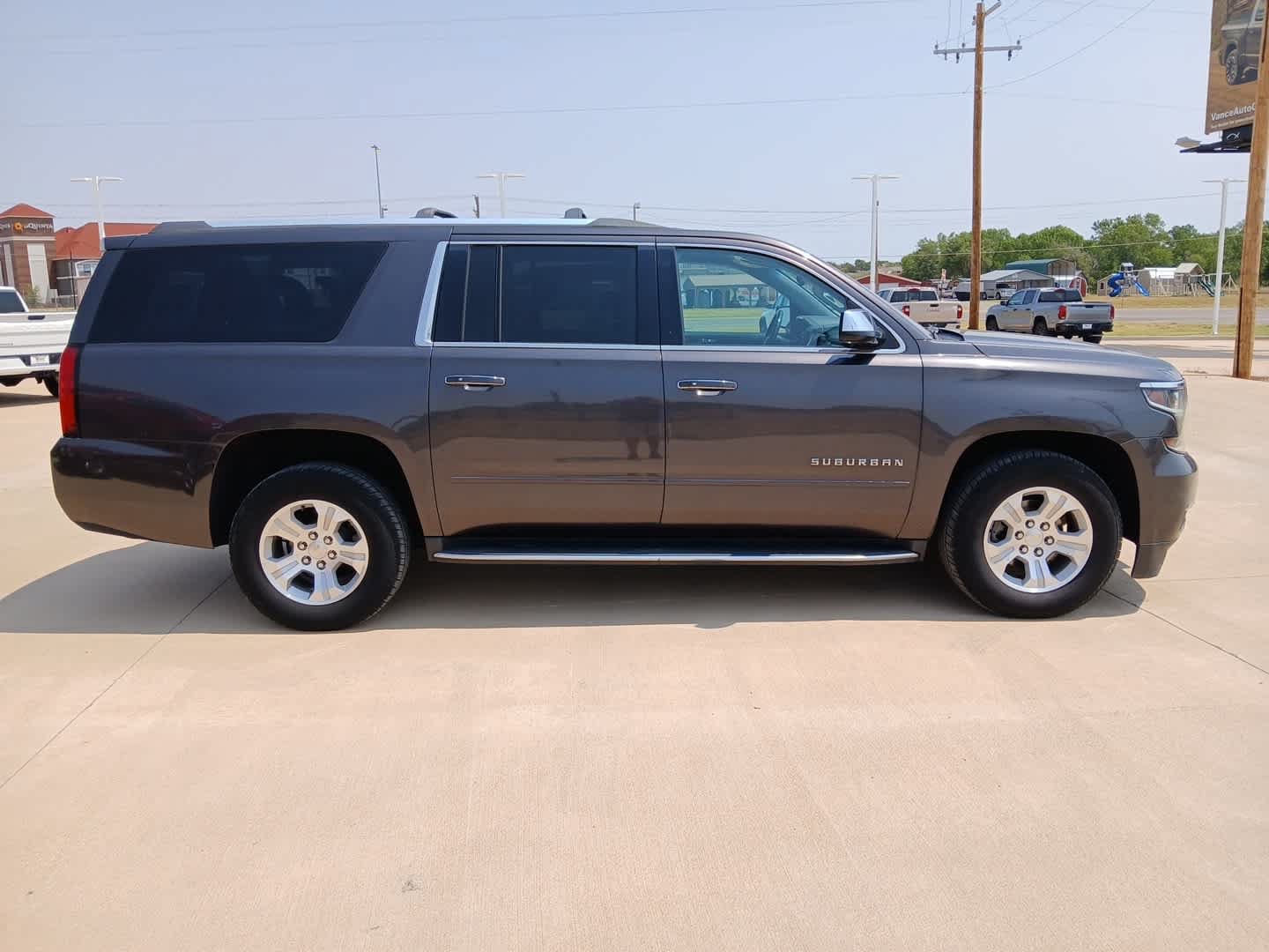 Used 2018 Chevrolet Suburban Premier AWD/4WD image 7