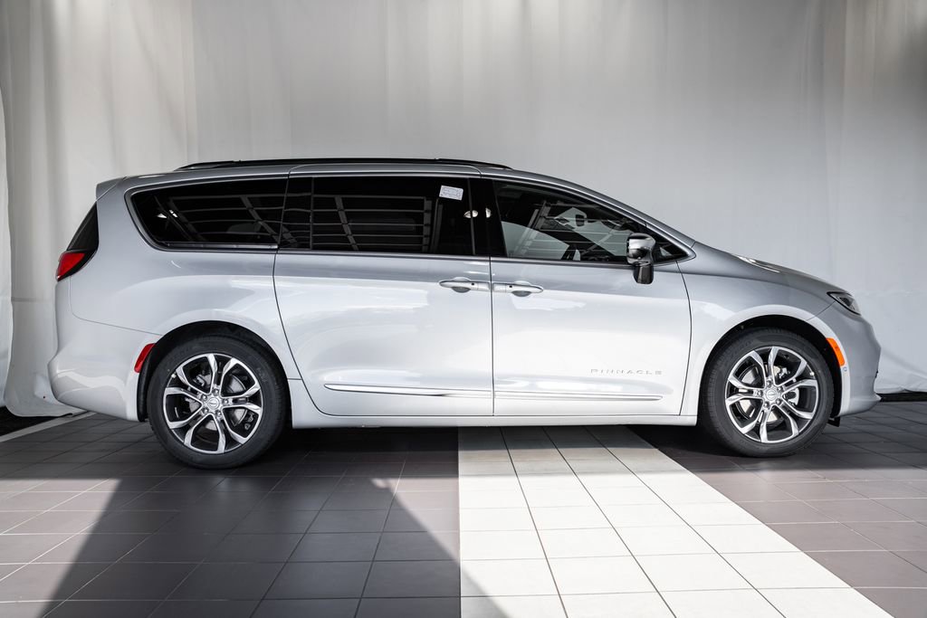 New 2026 Chrysler Pacifica Pinnacle image 3