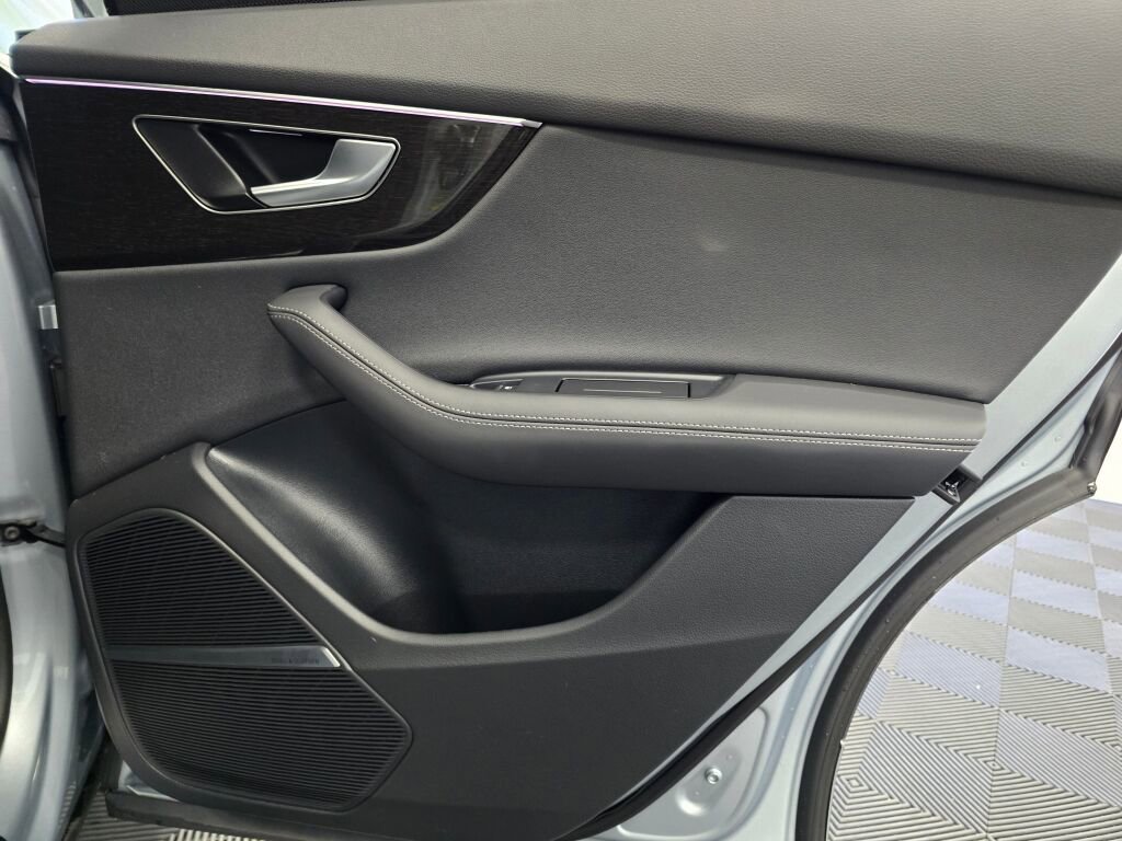 Used 2024 Audi Q8 Prestige w/ Prestige Package image 24