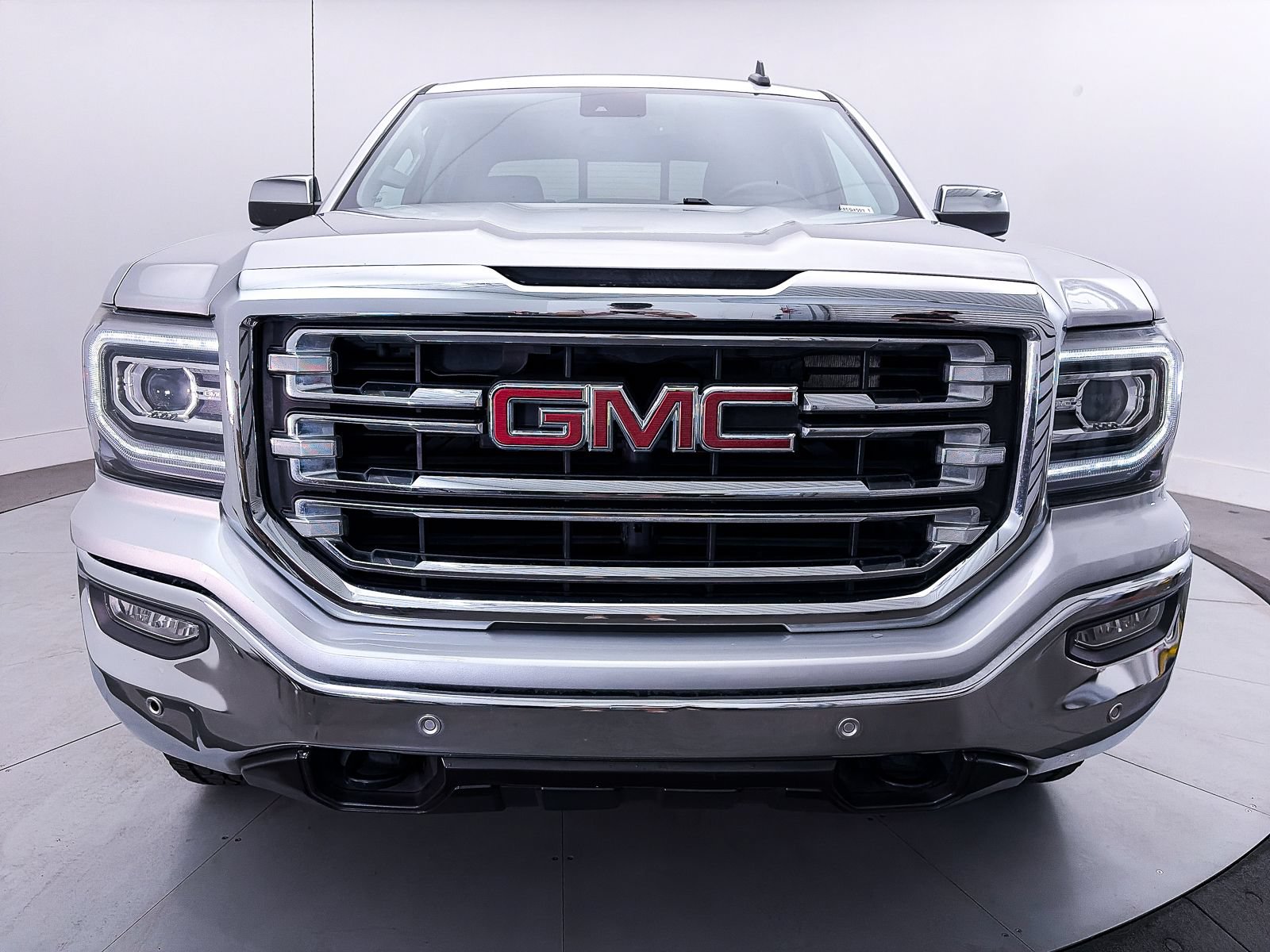 Used 2018 GMC Sierra 1500 SLT AWD/4WD image 2