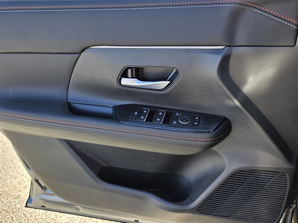 New 2026 Nissan Kicks SR w/ Cold Weather Package image 30