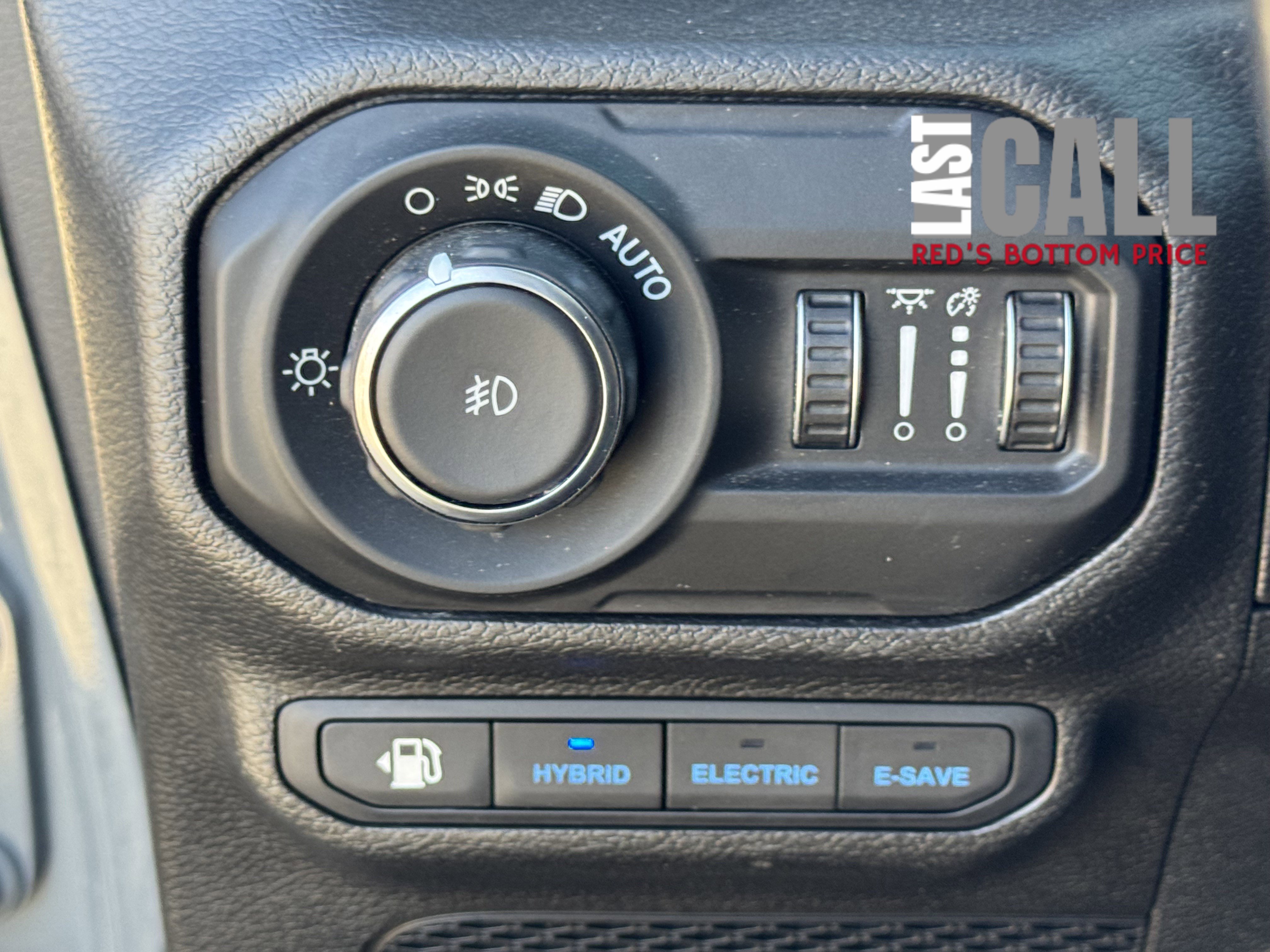 Used 2022 Jeep Wrangler Unlimited Sahara w/ Cold Weather Group image 23