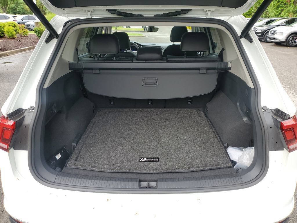 Used 2022 Volkswagen Tiguan SE w/ Panoramic Sunroof Package AWD/4WD image 9