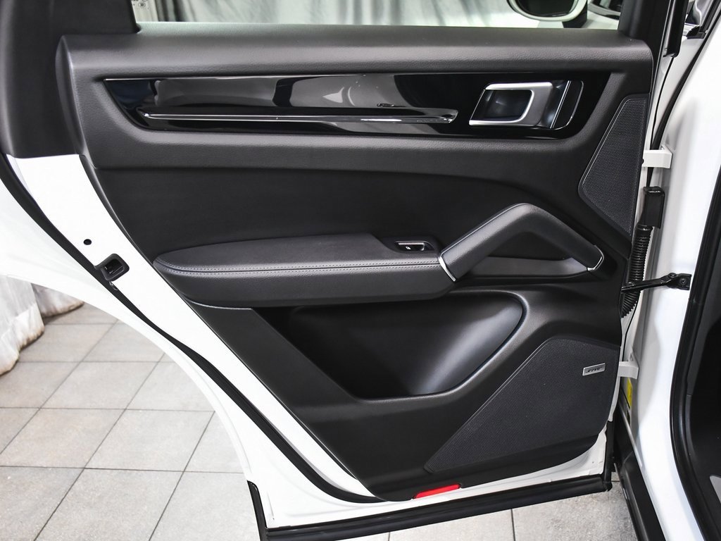 Used 2022 Porsche Cayenne Coupe image 12