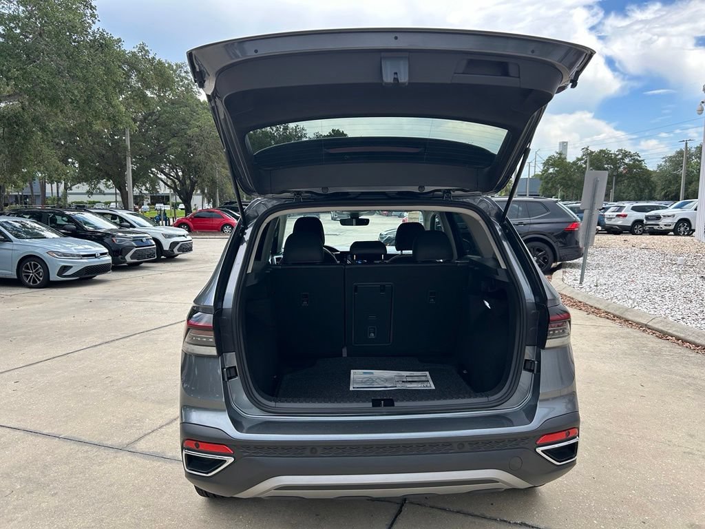 Certified 2026 Volkswagen Taos SE w/ Black Wheel Package FWD image 36