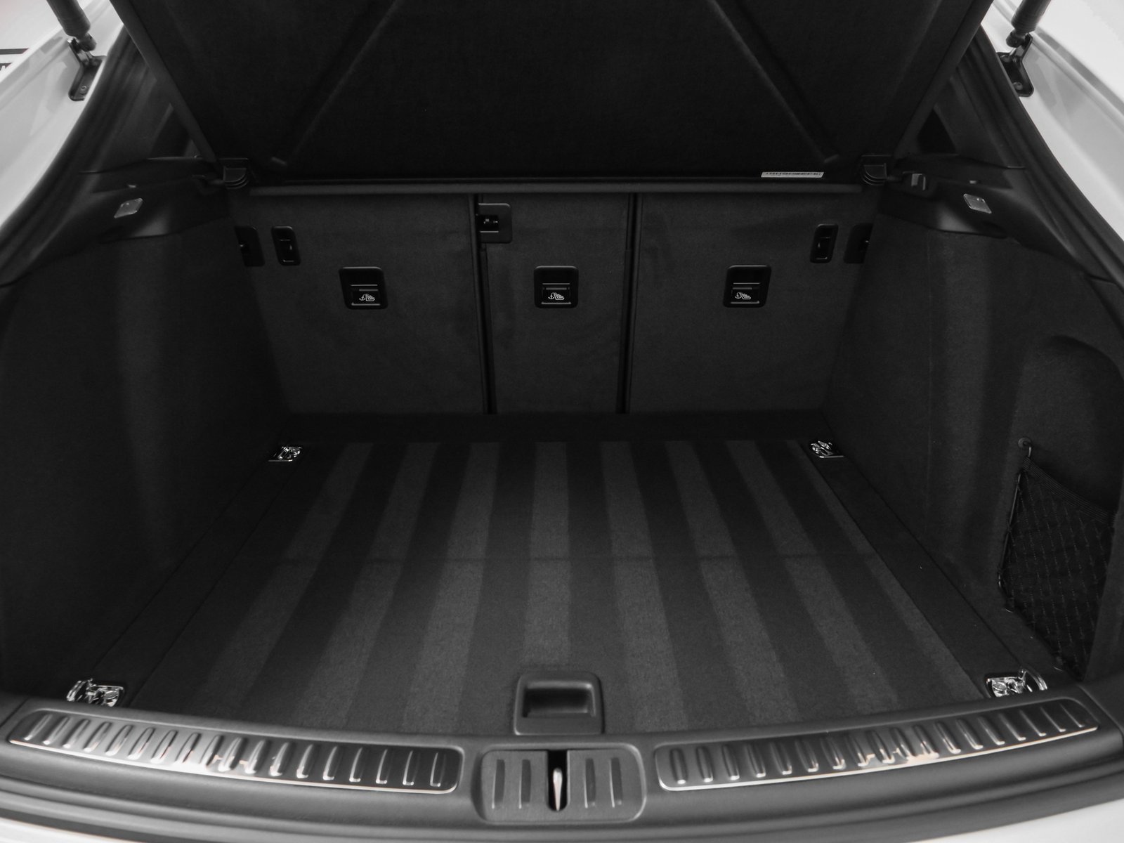 New 2025 Porsche Macan image 17