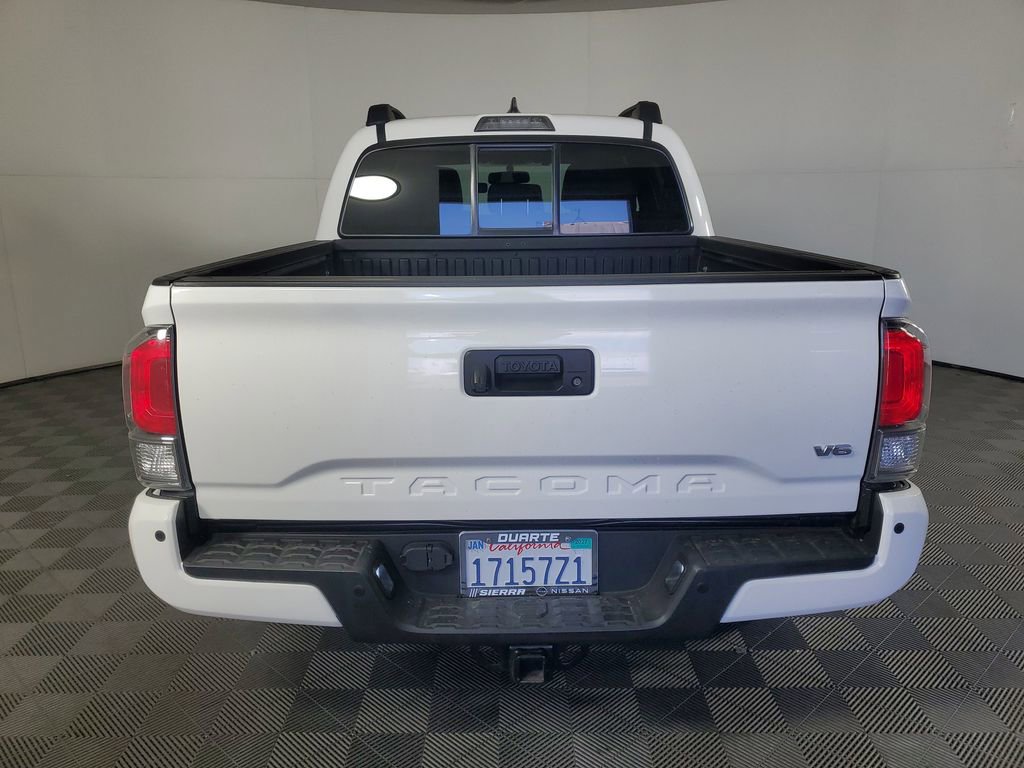 Used 2016 Toyota Tacoma TRD Sport AWD/4WD image 5