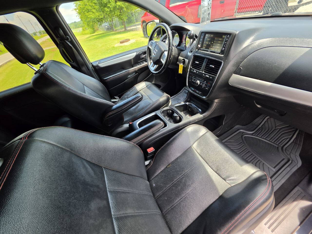 Used 2014 Dodge Grand Caravan R/T FWD image 4