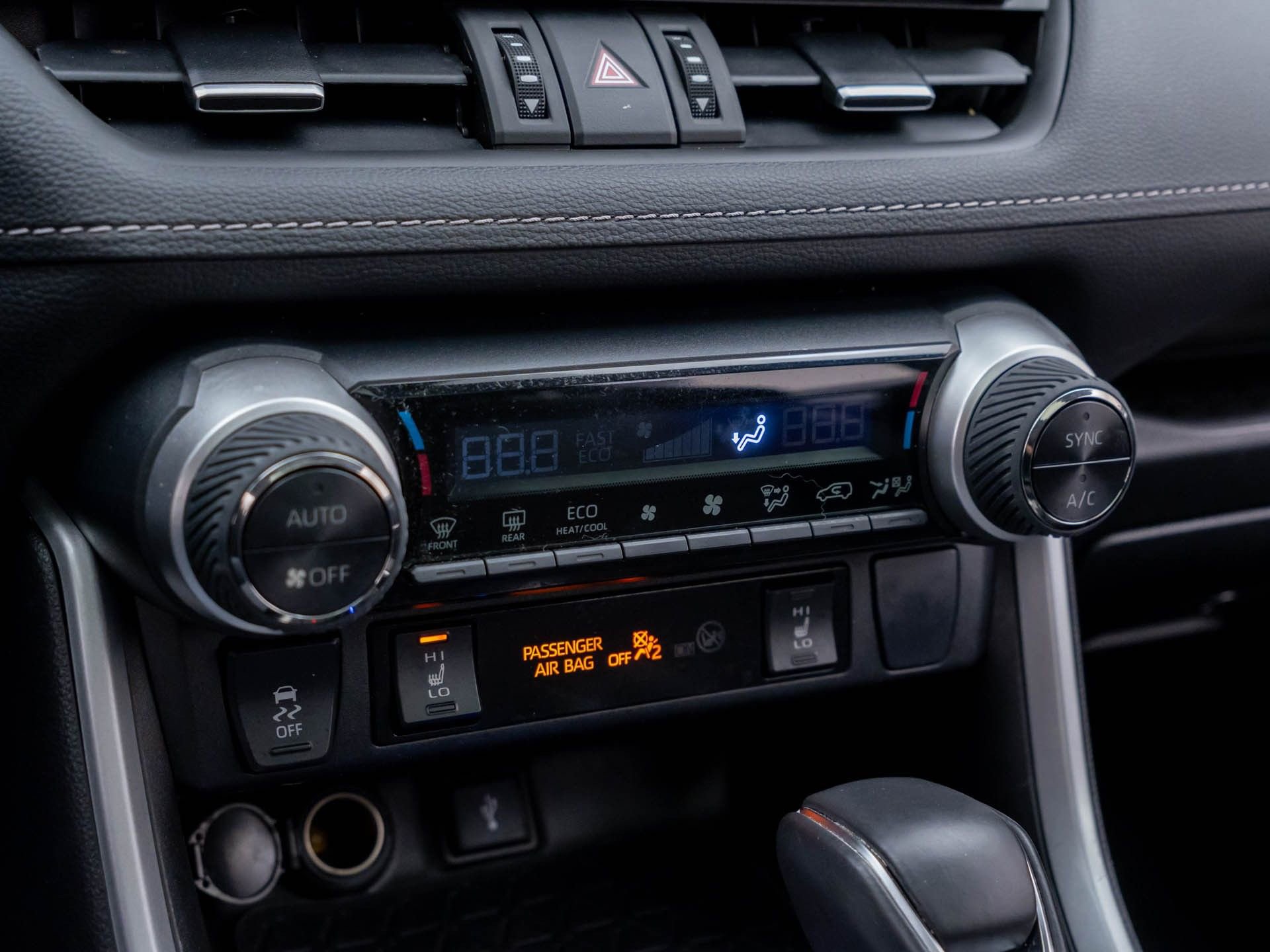 Used 2022 Toyota RAV4 XLE Premium AWD/4WD image 26