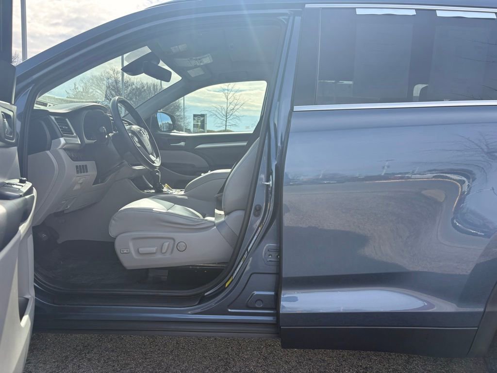 Used 2019 Toyota Highlander XLE image 33
