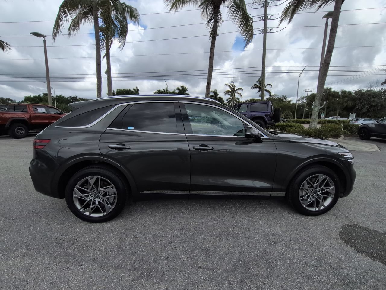 Used 2025 Genesis GV70 2.5T AWD/4WD image 4