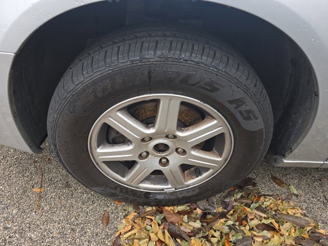 Used 2010 Chrysler Town & Country Touring image 7