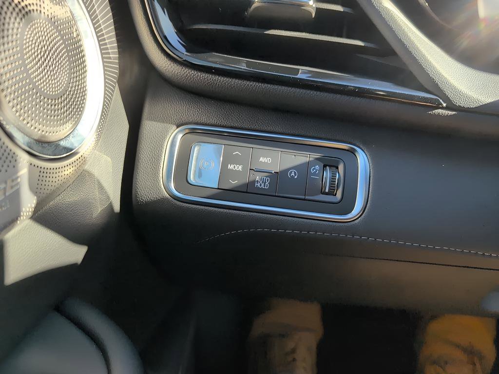 Used 2025 Buick Enclave Avenir w/ Super Cruise Package image 28