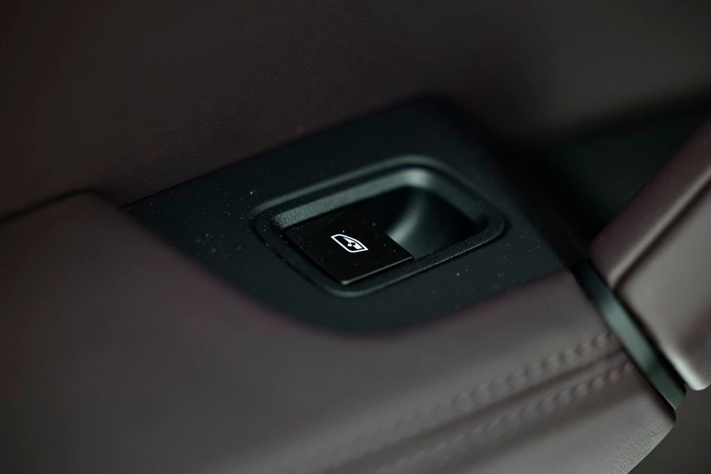 Certified 2025 Porsche Cayenne AWD/4WD image 27