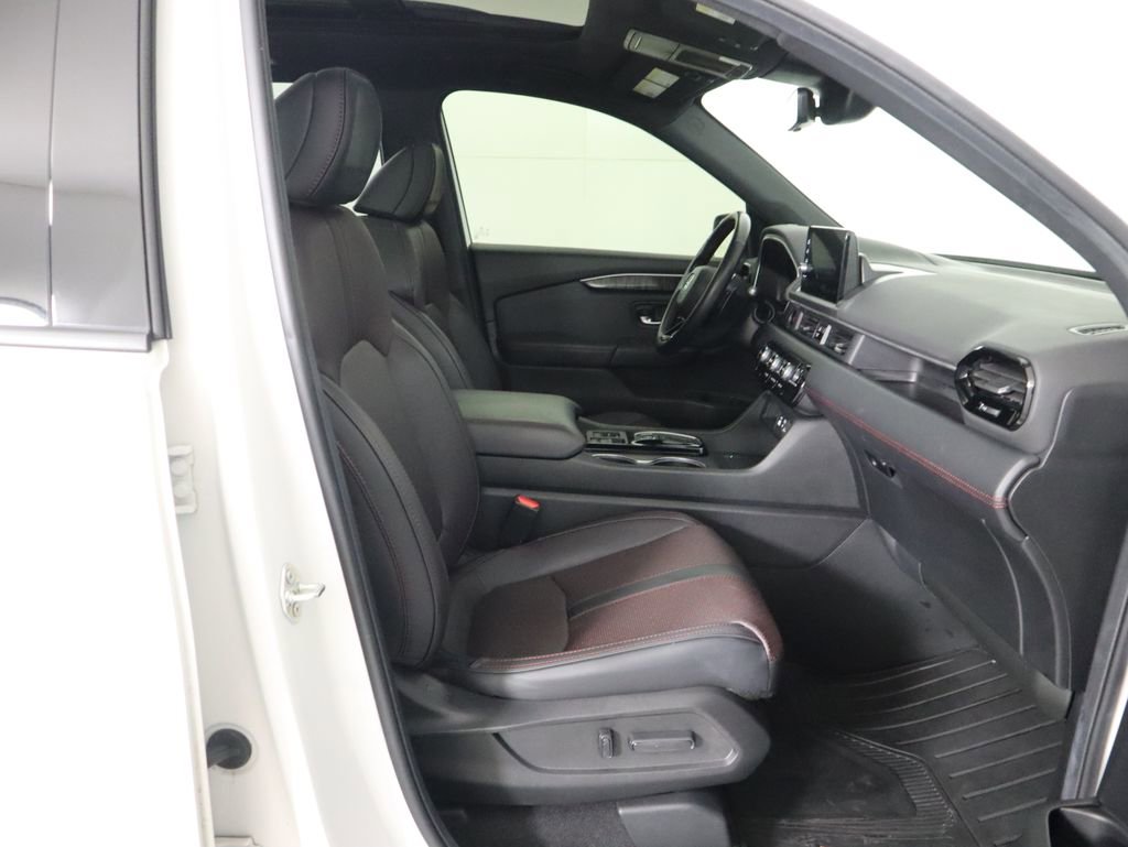 Used 2025 Honda Pilot Black Edition image 20