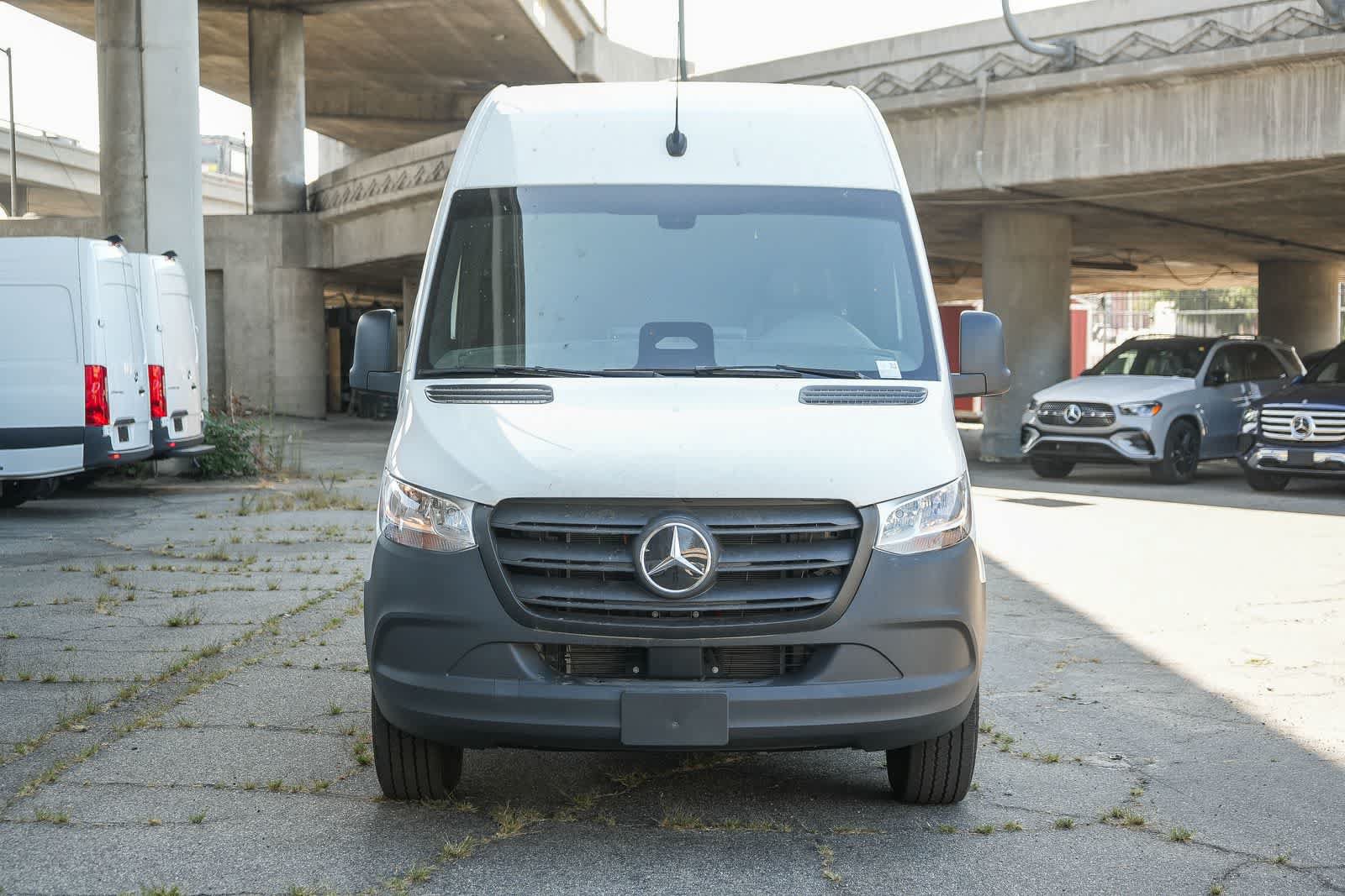 New 2025 Mercedes-Benz eSprinter 170 Cargo video 2