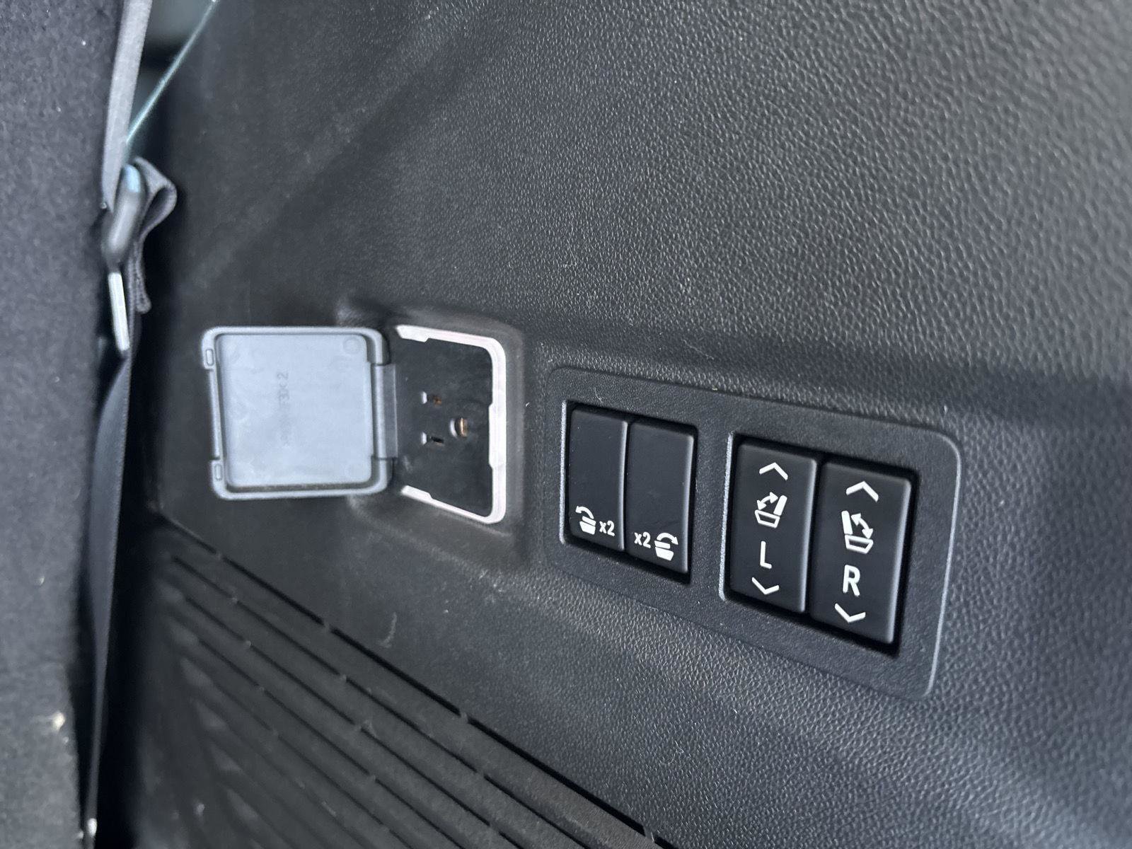 Used 2022 Chevrolet Tahoe RST w/ Luxury Package image 31