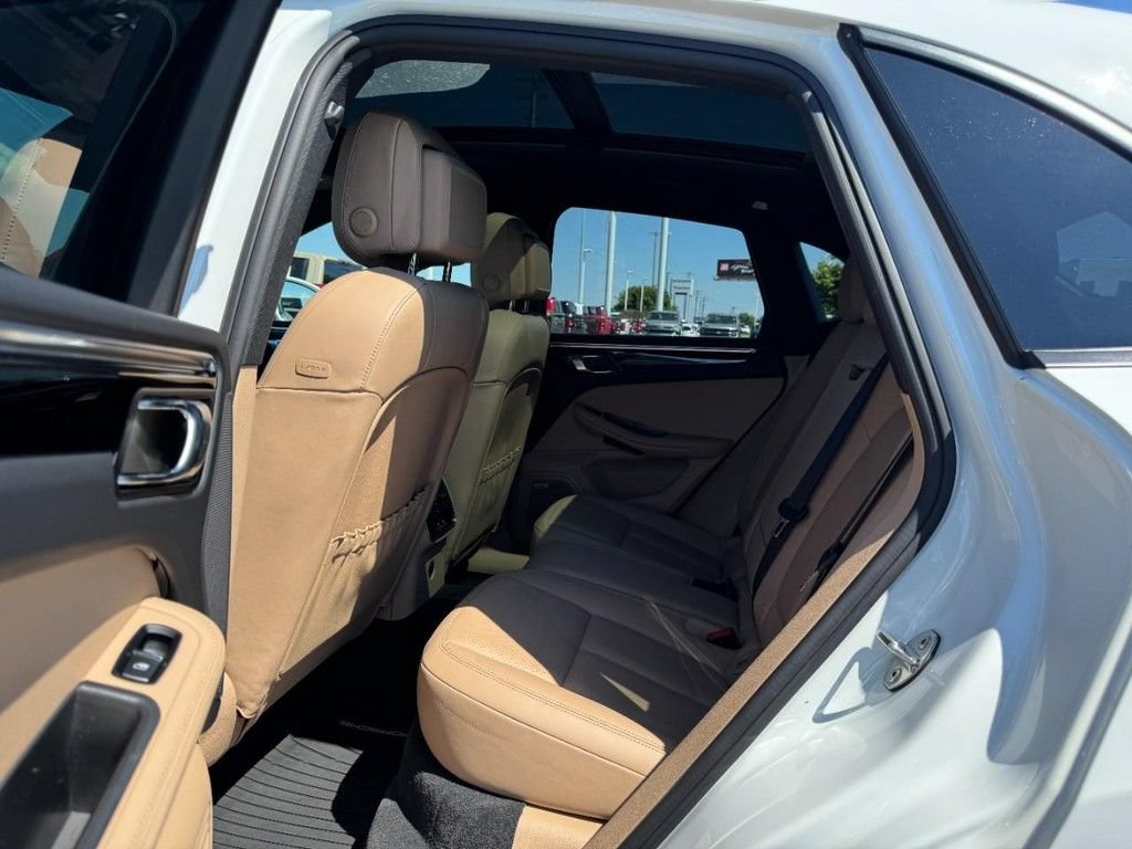 Used 2019 Porsche Macan AWD/4WD image 9