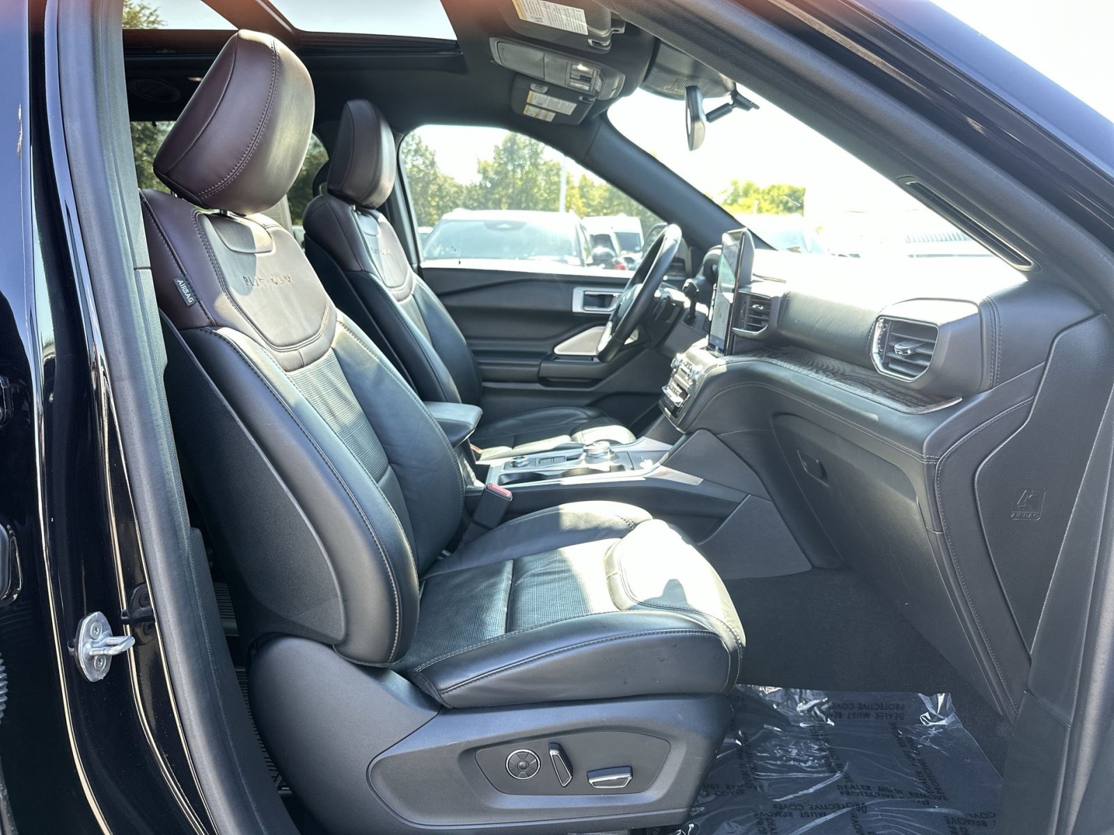Used 2020 Ford Explorer Platinum w/ Premium Technology Package AWD/4WD image 29