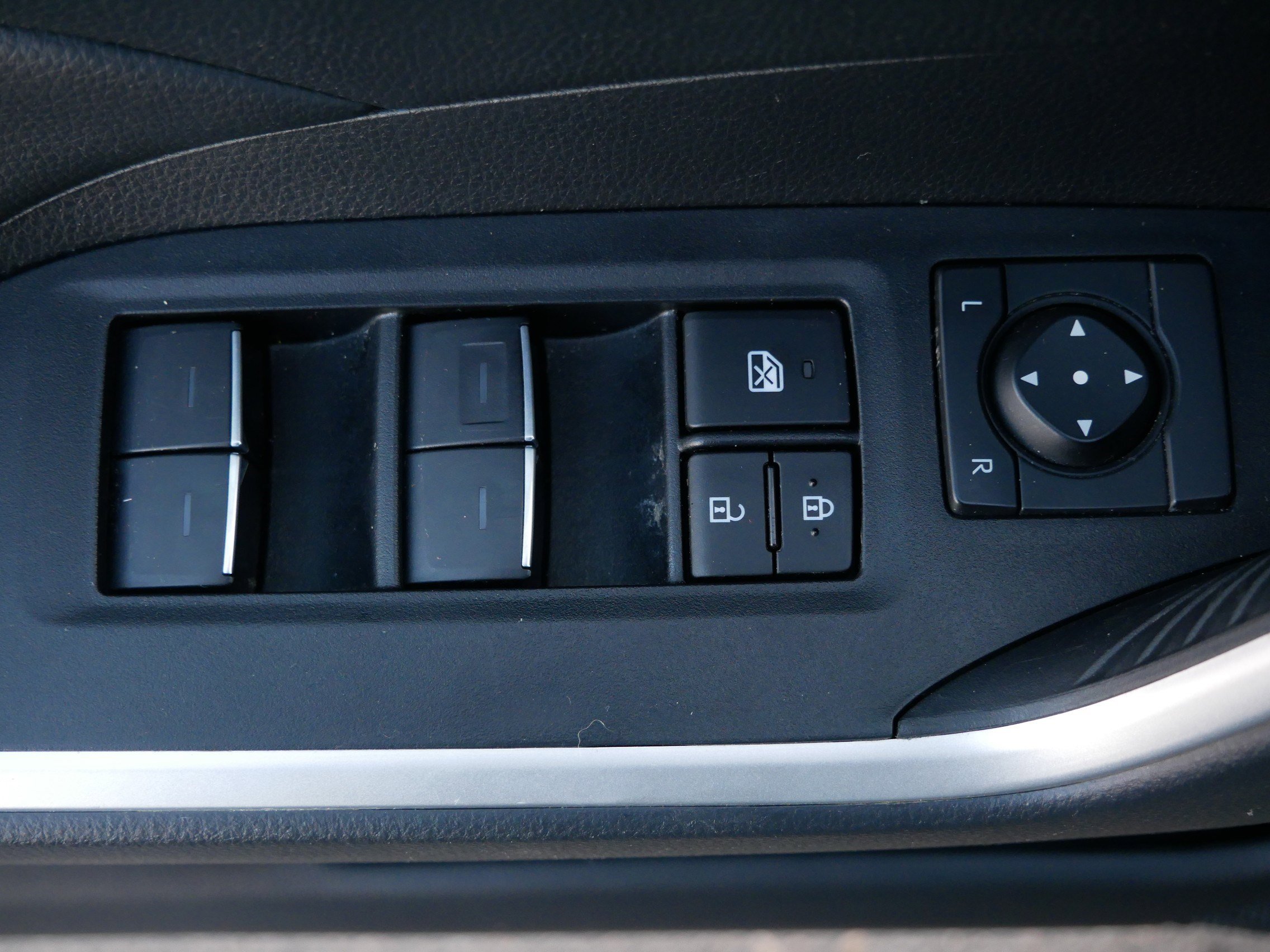 Used 2025 Toyota RAV4 XLE image 20