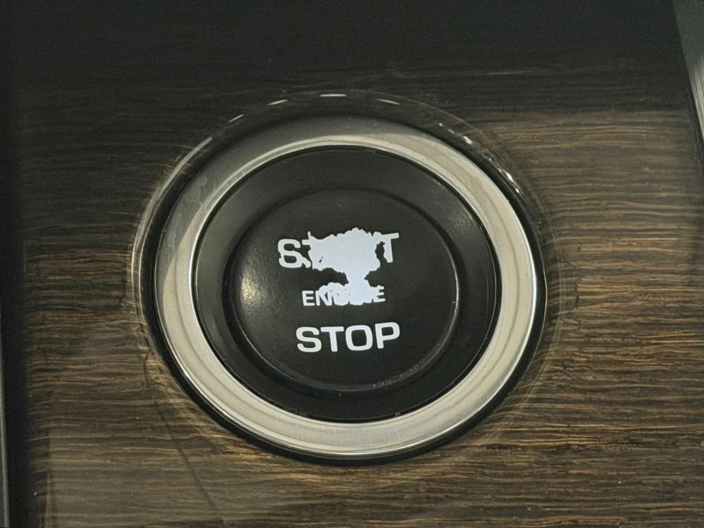 Used 2017 Land Rover Range Rover Evoque HSE AWD/4WD image 23