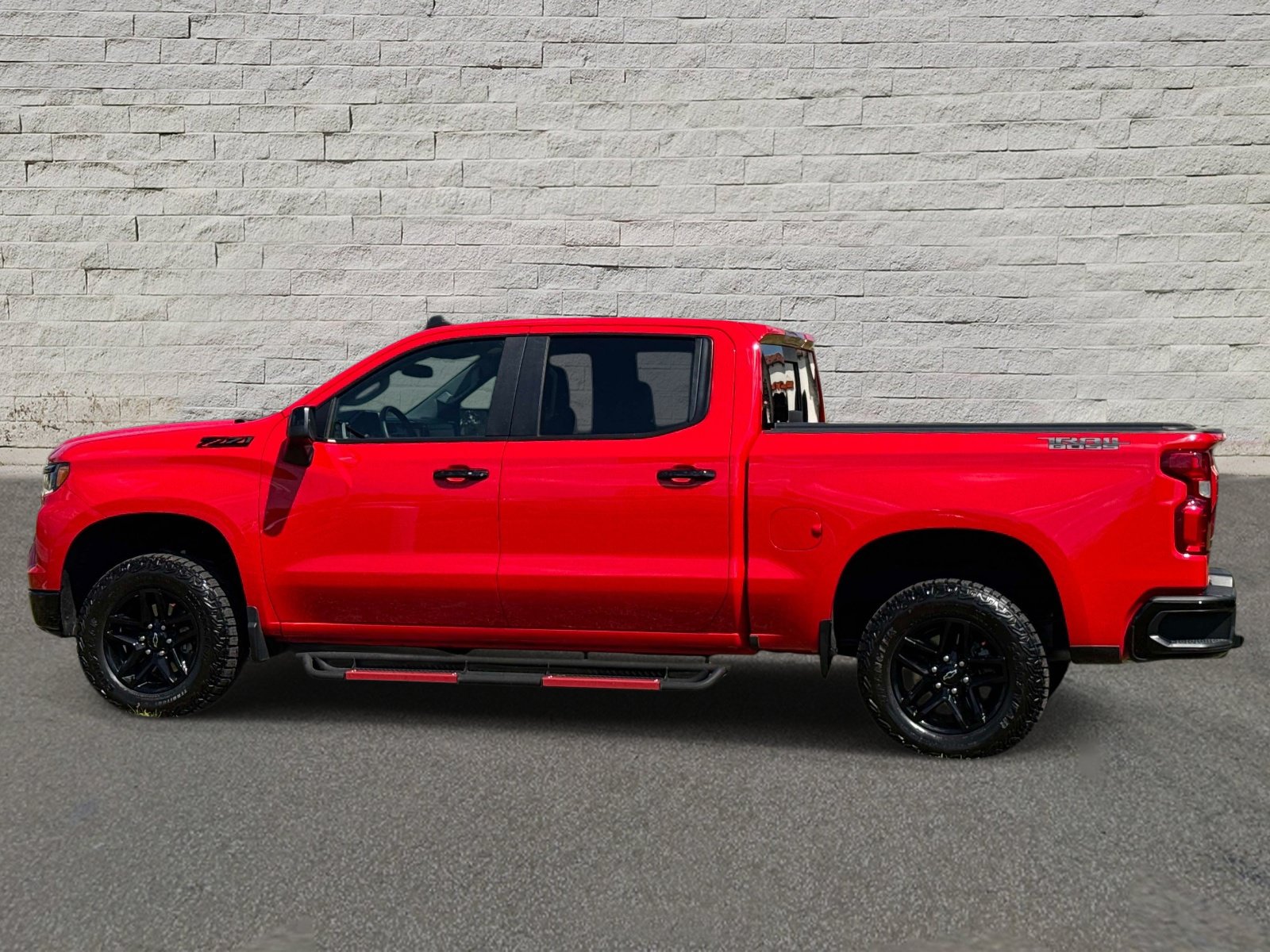 Used 2024 Chevrolet Silverado 1500 LT Trail Boss w/ Convenience Package II AWD/4WD image 2