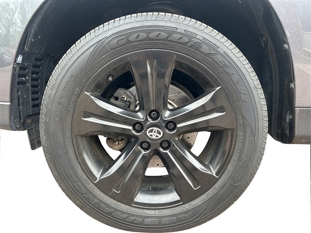 Used 2012 Toyota Highlander Limited w/ Tow Pkg AWD/4WD image 18