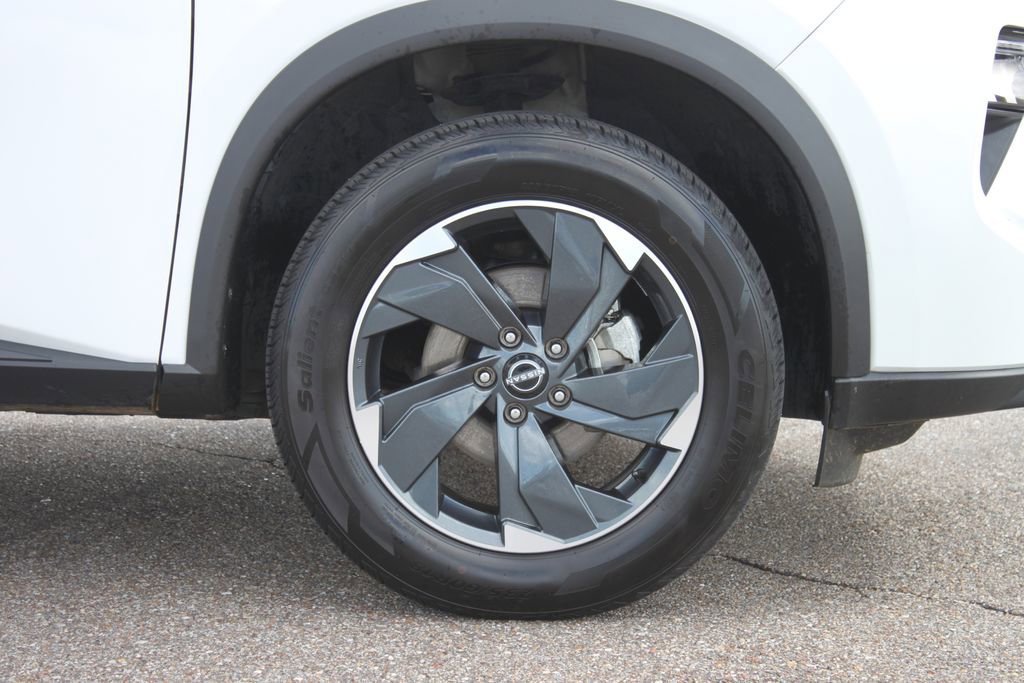 Used 2024 Nissan Rogue SV AWD/4WD image 4