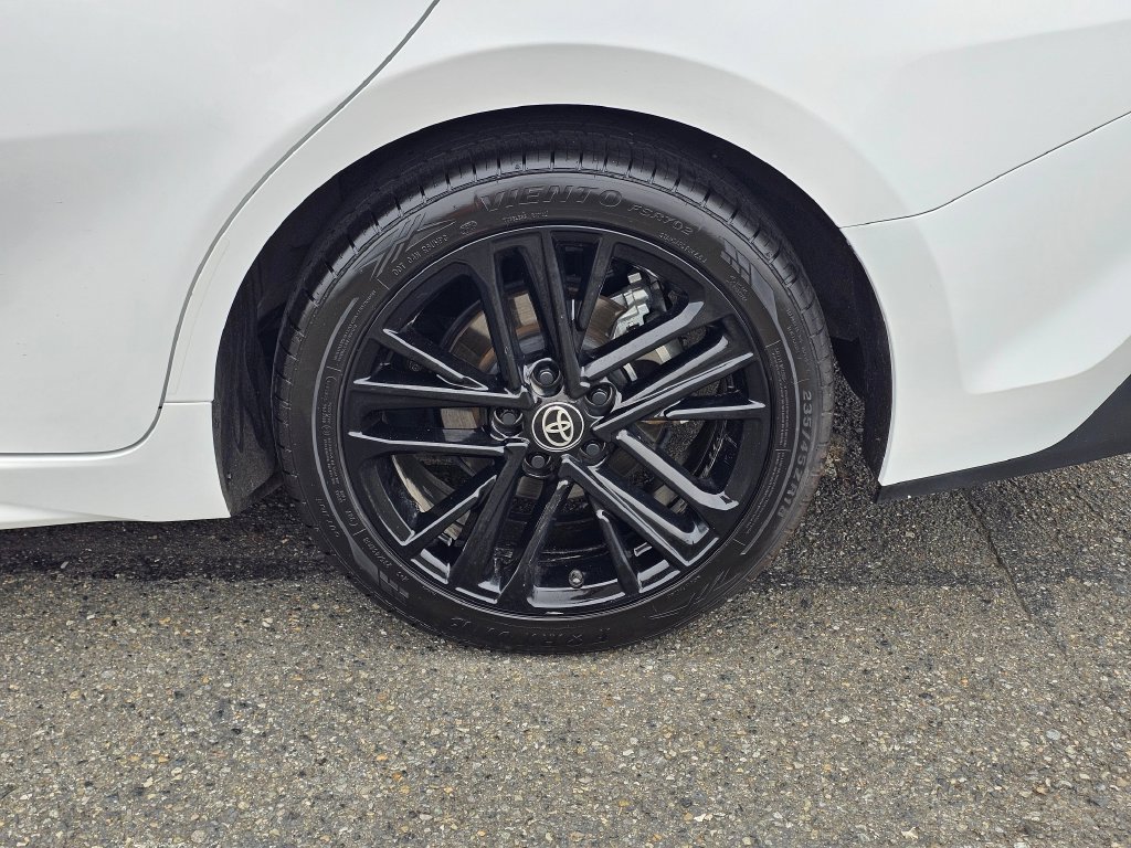 Used 2025 Toyota Camry SE FWD image 9