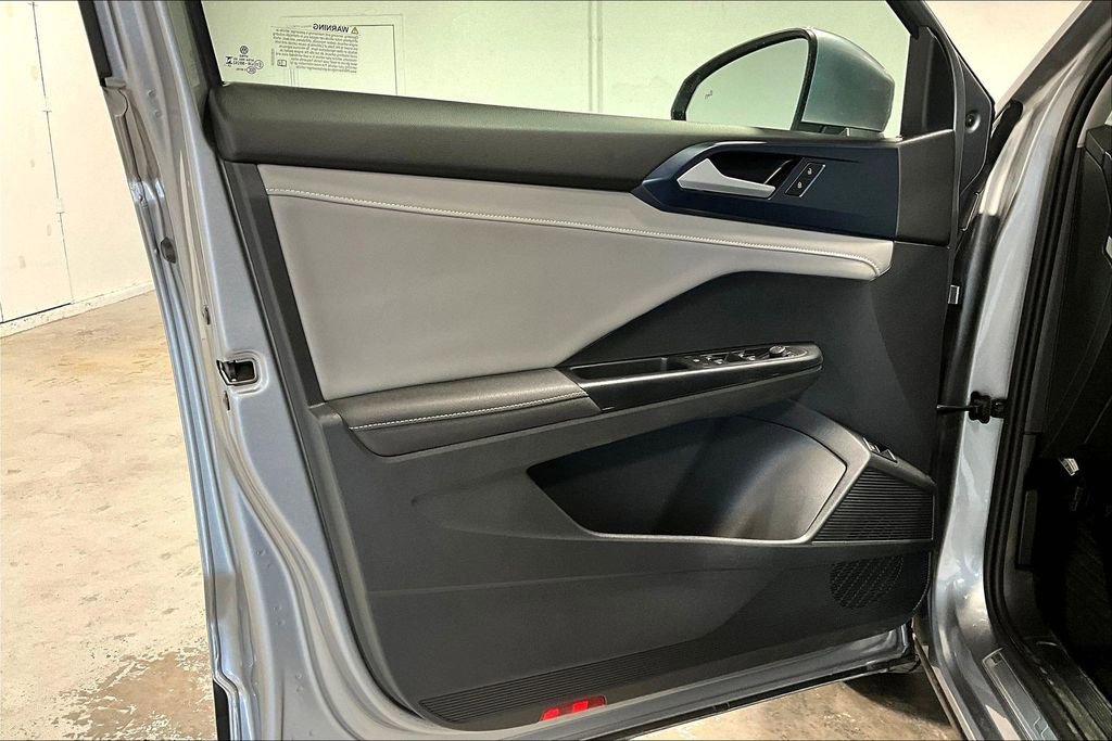 Used 2024 Volkswagen Taos SE image 20