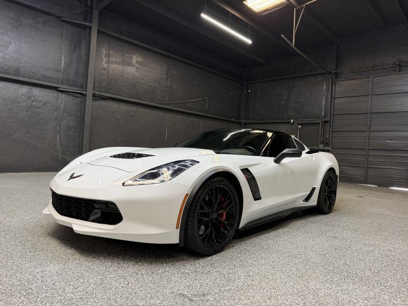 Used 2017 Chevrolet Corvette Z06 w/ Z07 Performance Package RWD image 2