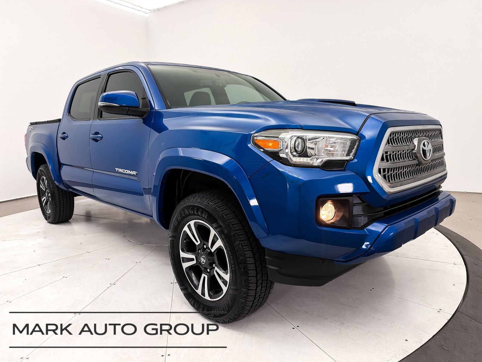 Used 2016 Toyota Tacoma TRD Sport image 1