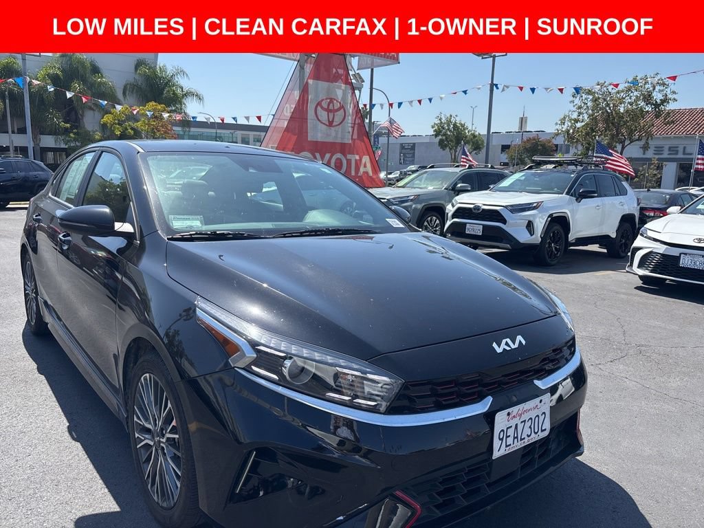 Used 2023 Kia Forte GT-Line w/ GT-Line Premium Package FWD image 2