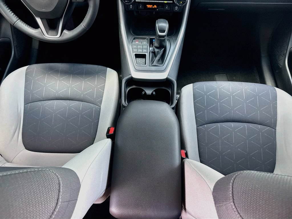 Used 2020 Toyota RAV4 XLE w/ XLE Grade Weather Package AWD/4WD image 16