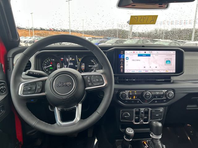 Used 2025 Jeep Wrangler Sahara 4xe image 10