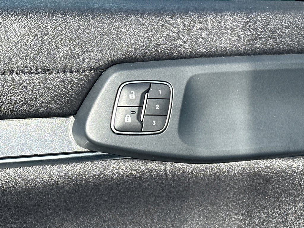 Used 2025 Ford Ranger Lariat w/ Black Appearance Package image 13