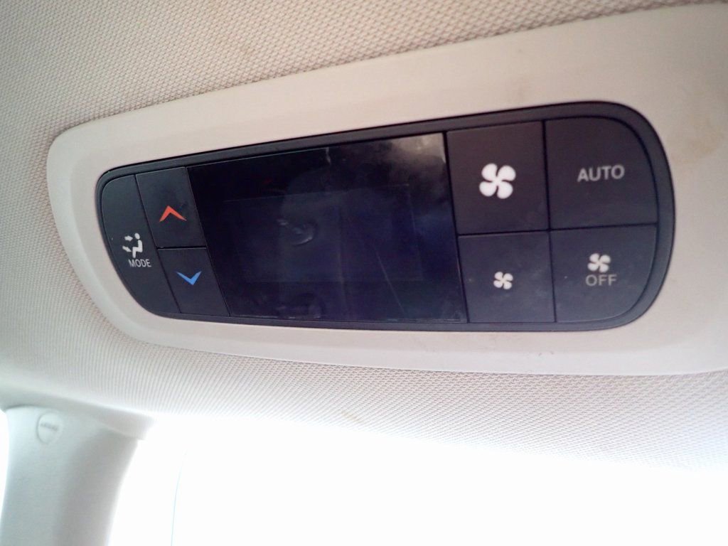 Used 2019 Chrysler Pacifica Touring-L image 30