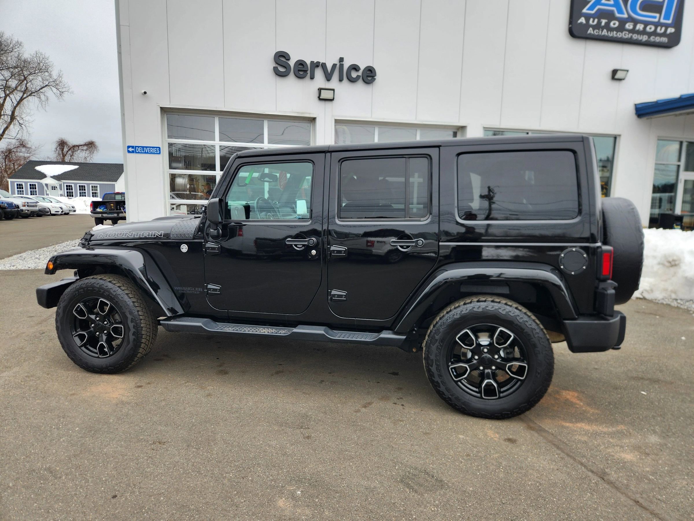 Used 2017 Jeep Wrangler Unlimited Sahara image 9