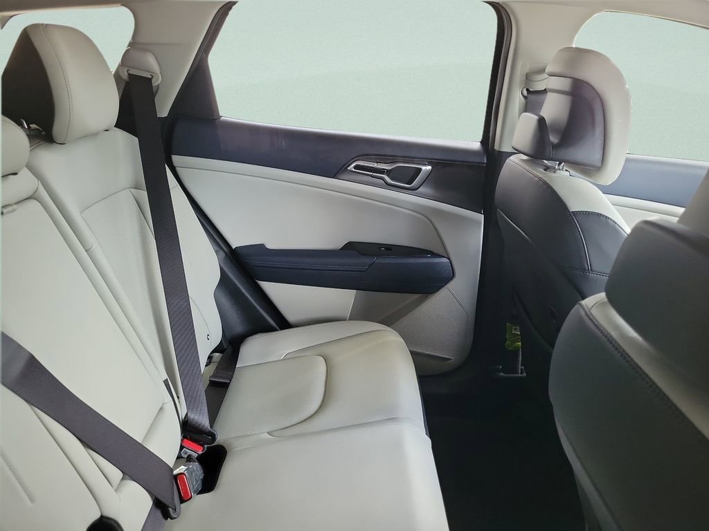 Used 2025 Kia Sportage EX w/ EX Premium Package image 4