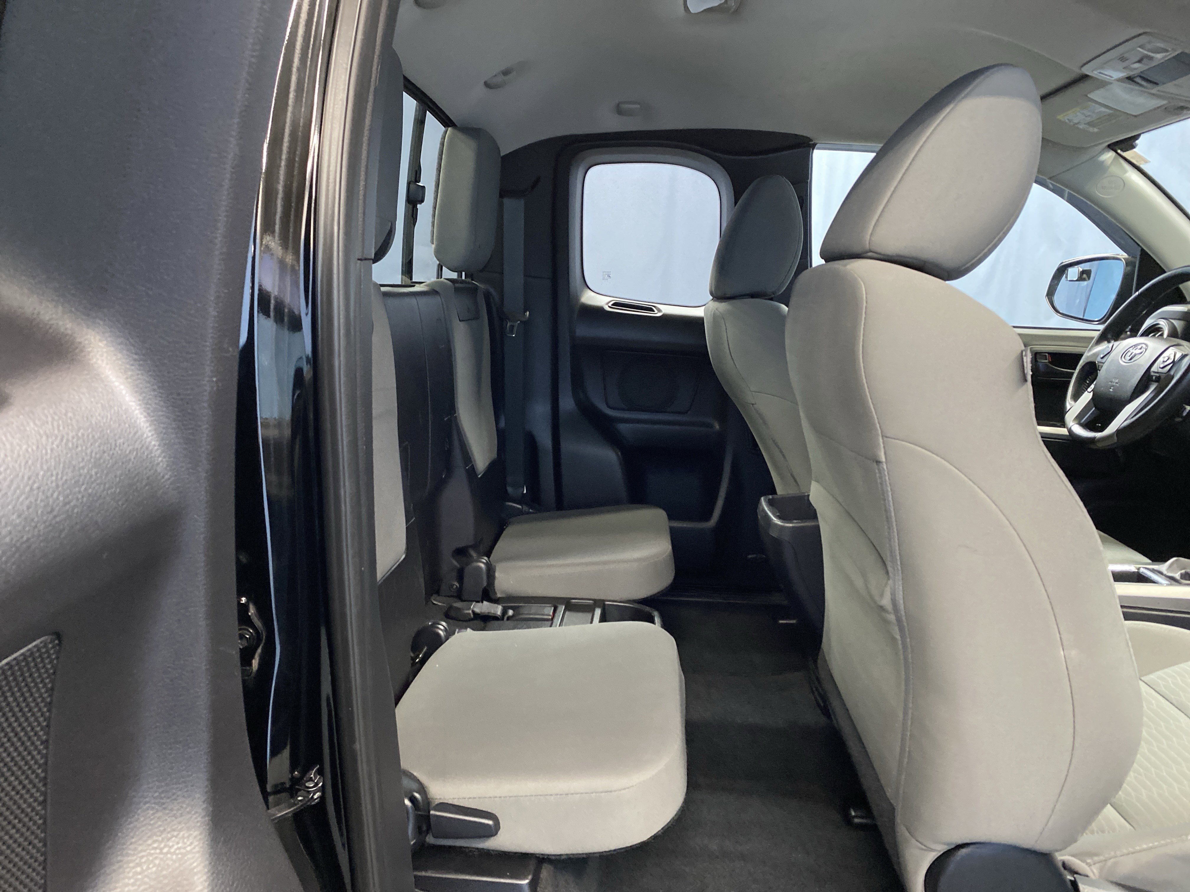 Used 2017 Toyota Tacoma 4x4 Access Cab image 31