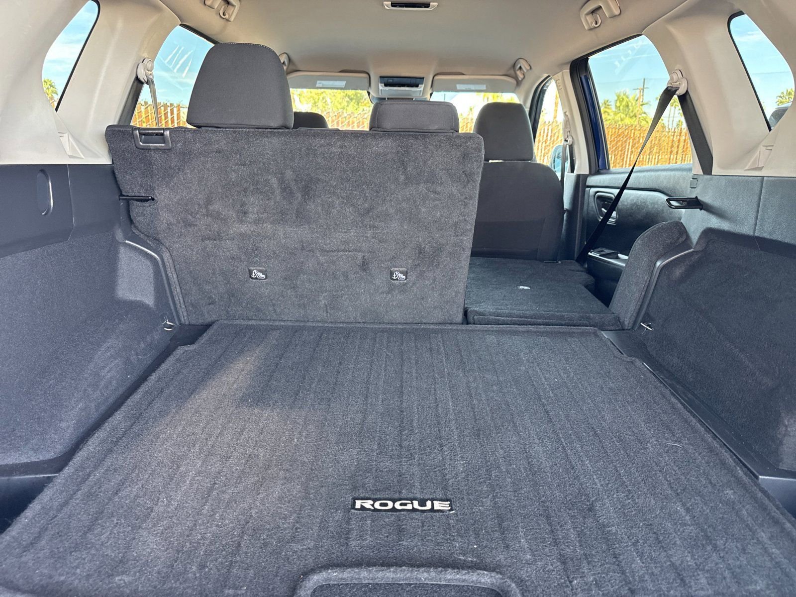 Used 2025 Nissan Rogue SV image 14